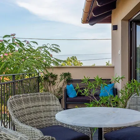 Azur Guest house 2*